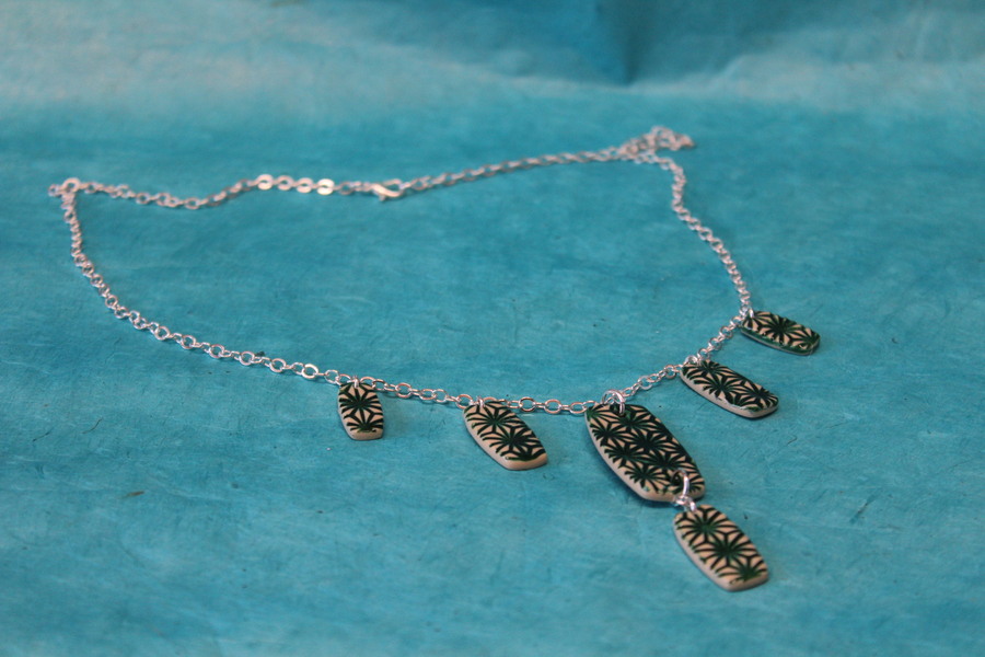 Collier-Chaine-Argente-Polymere-Ocre-Verte