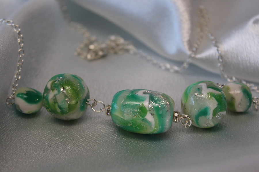 Collier-Chaine-Argente-Perles-Polymere-Vertes-5