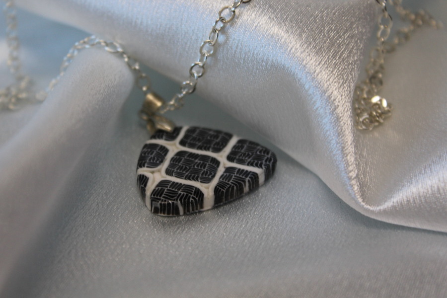 Collier-Chaine-Argente-Polymere-Pied-de-Poule-Noir-Blanc-5
