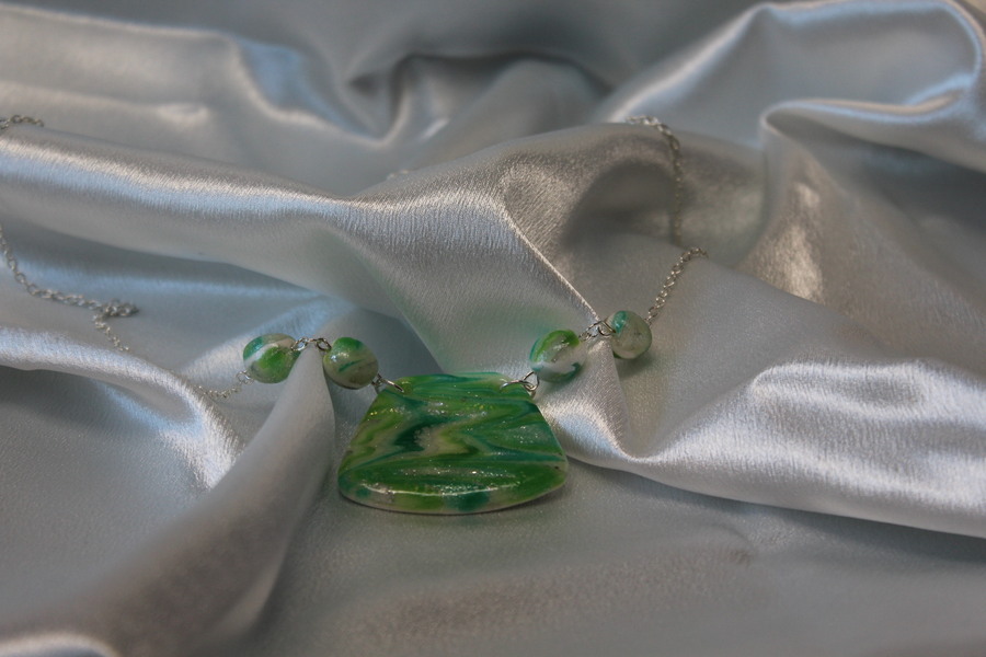 Collier-Chaine-Argente-Polymere-Marbrures-Vertes-4