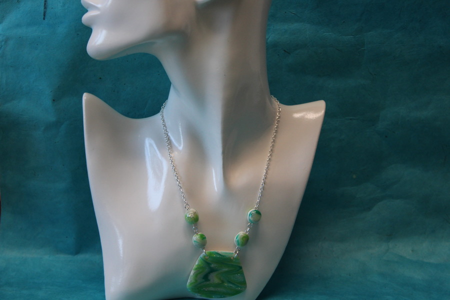 Collier-Chaine-Argente-Polymere-Marbrures-Vertes-3