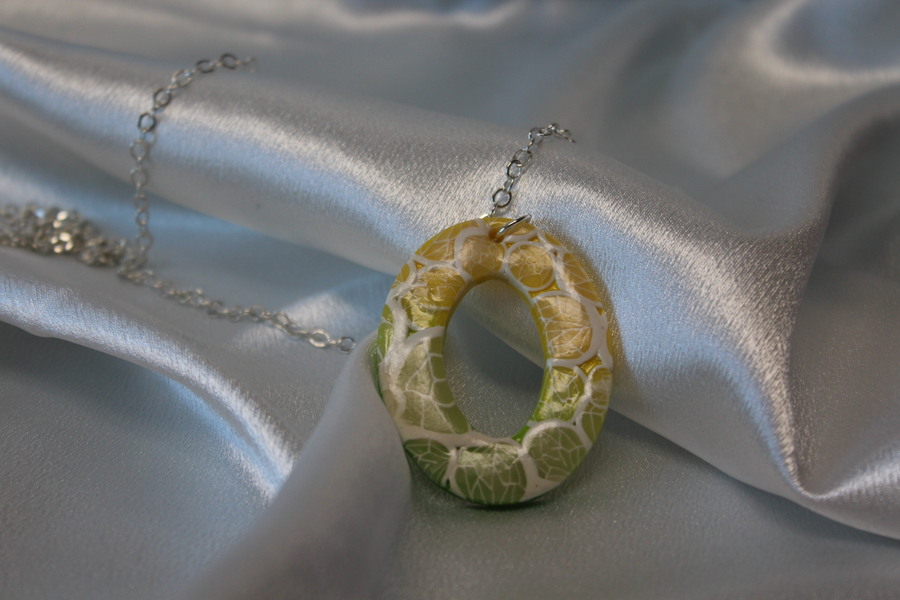 Collier-Chaine-Argente-Polymere-Degrade-Jaune-Vert-4