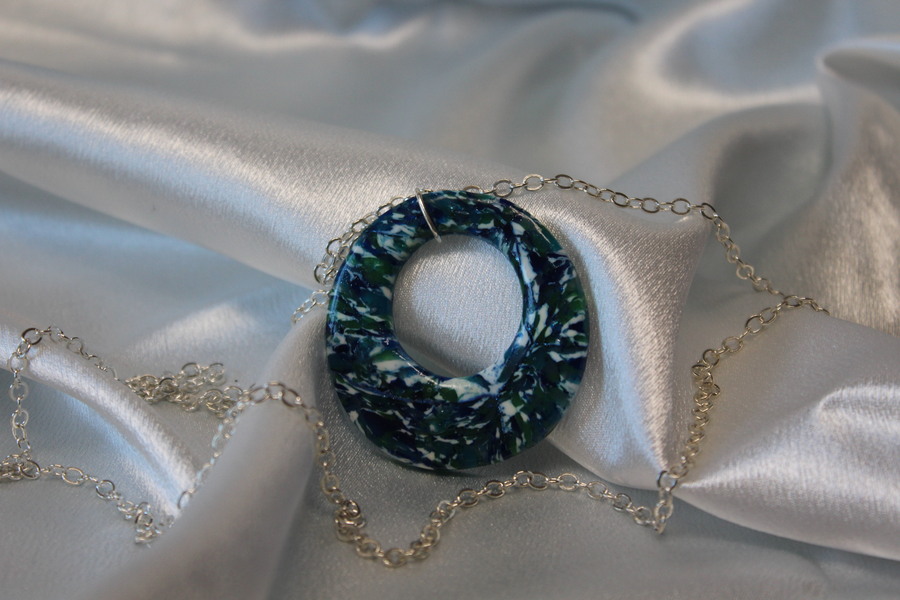 Collier-Chaine-Argente-Polymere-Bleu-Vert-Blanc-4