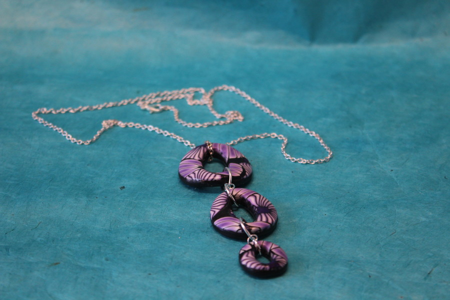 Collier-Chaine-Argente-Polymere-Fleur-Violette-Noir