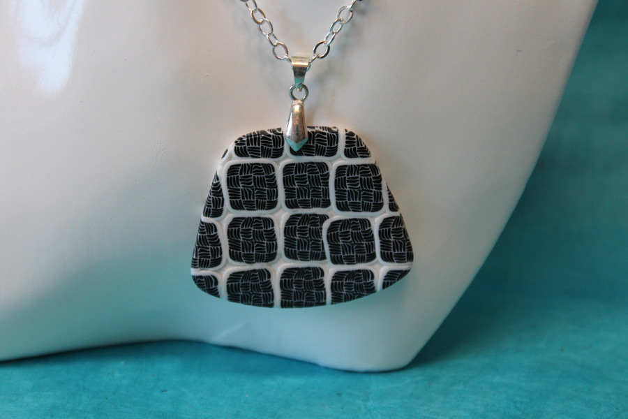 Collier-Chaine-Argente-Polymere-Pied-de-Poule-Noir-Blanc-1