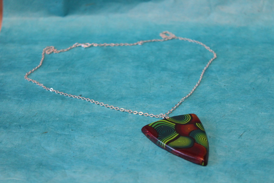 Collier-Chaine-Argente-Polymere-Spirales-Degrade-Verts-Degrade-rouge