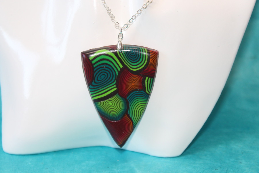 Collier-Chaine-Argente-Polymere-Spirales-Degrade-Verts-Degrade-rouge-3