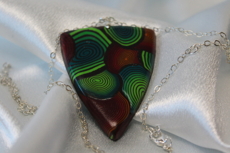 Collier-Chaine-Argente-Polymere-Spirales-Degrade-Verts-Degrade-rouge-4