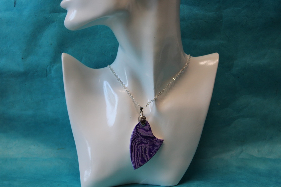 Collier-Chaine-Agente-PolymerDegrade-Parme-Violet-1