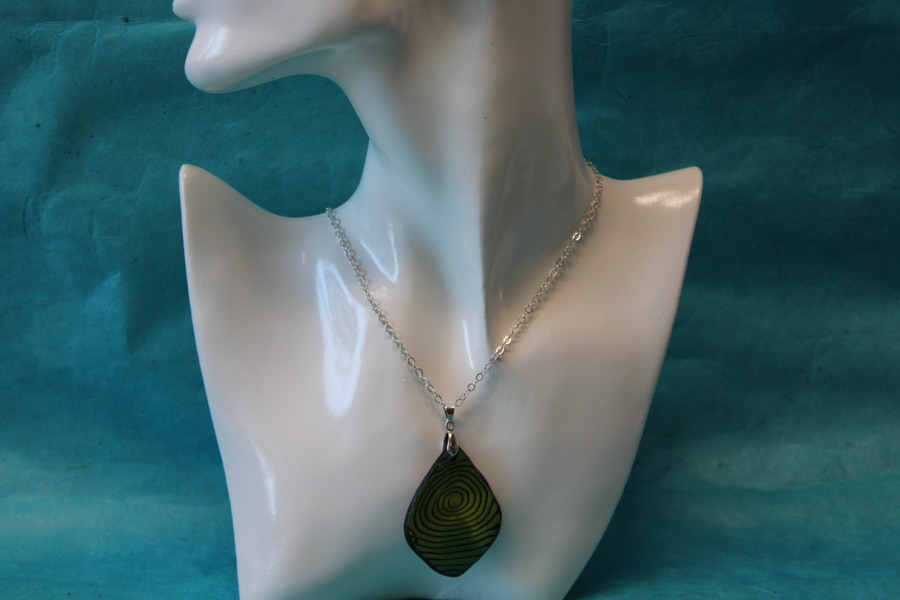 Collier-Chaine-Argente-Polymere-Degrade-Vert-Jaune-Spirale-Noir-2
