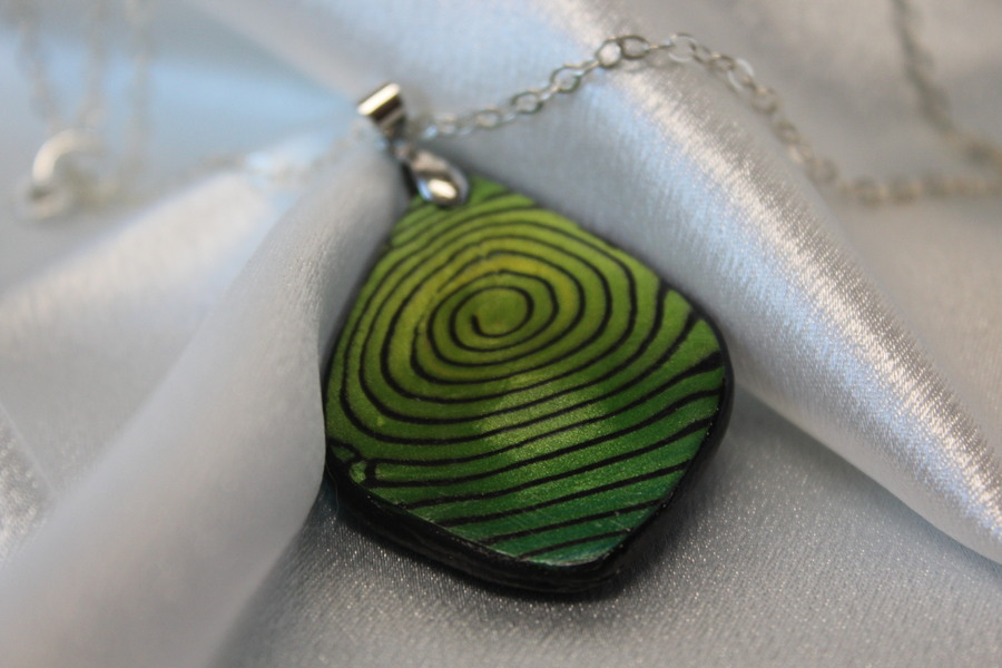 Collier-Chaine-Argente-Polymere-Degrade-Vert-Jaune-Spirale-Noir-5
