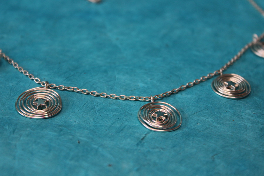 Collier-Fil-Cuivre-Argente-Spirales-Perles-Etoiles-1