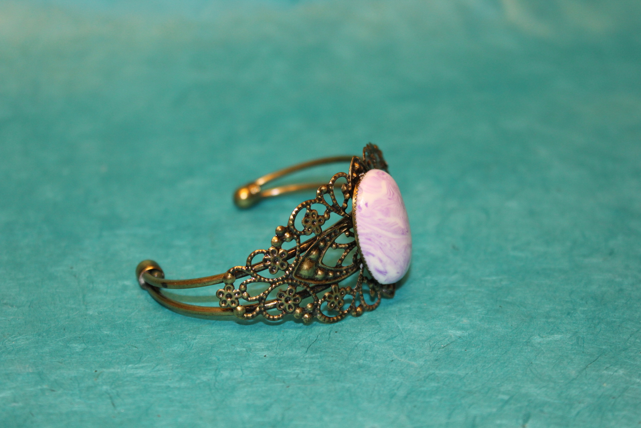 Bracelet-Reglable-Acier-Bronze-Cabochon-Polymere-Blanc-Parme-9