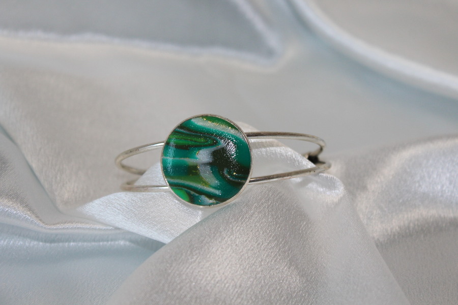 Bracelet-Reglable-Acier-Argente-Cabochon-Polymere-Degrade-Verts
