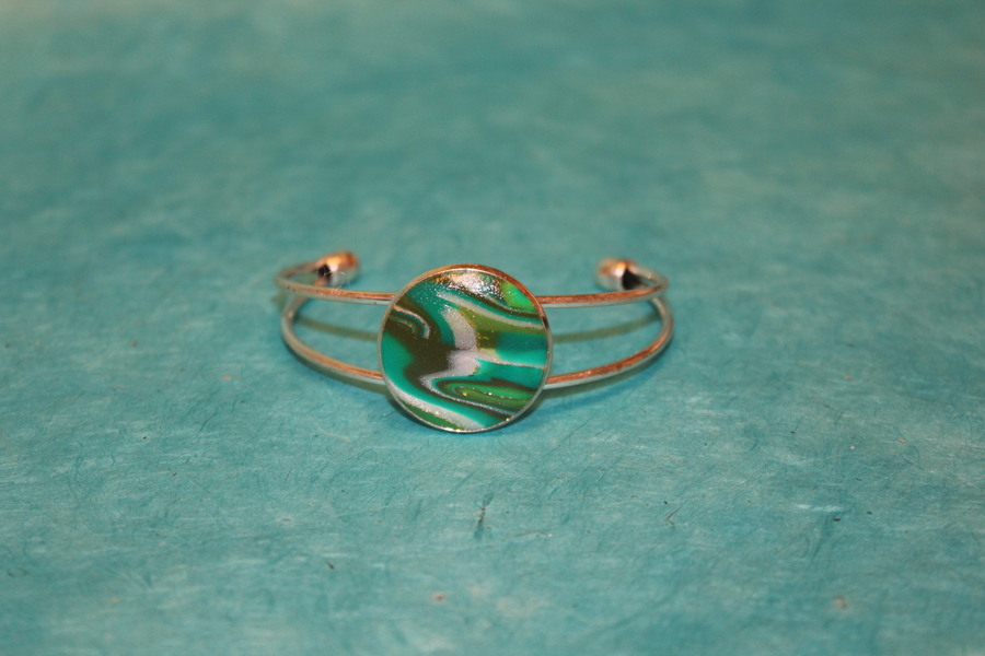 Bracelet-Reglable-Acier-Argente-Cabochon-Polymere-Degrade-Verts-8