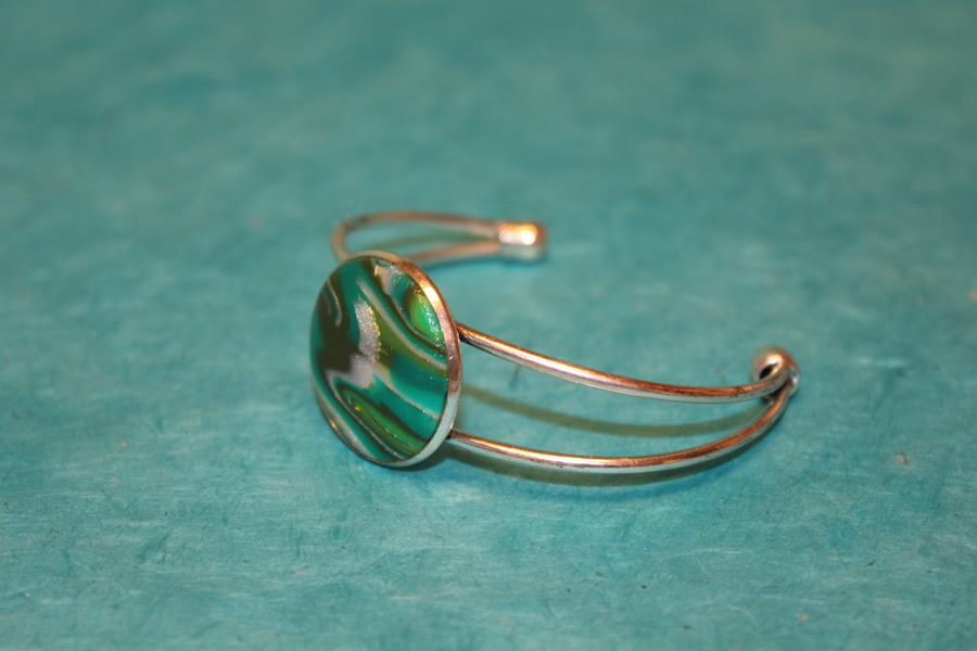 Bracelet-Reglable-Acier-Argente-Cabochon-Polymere-Degrade-Verts-11