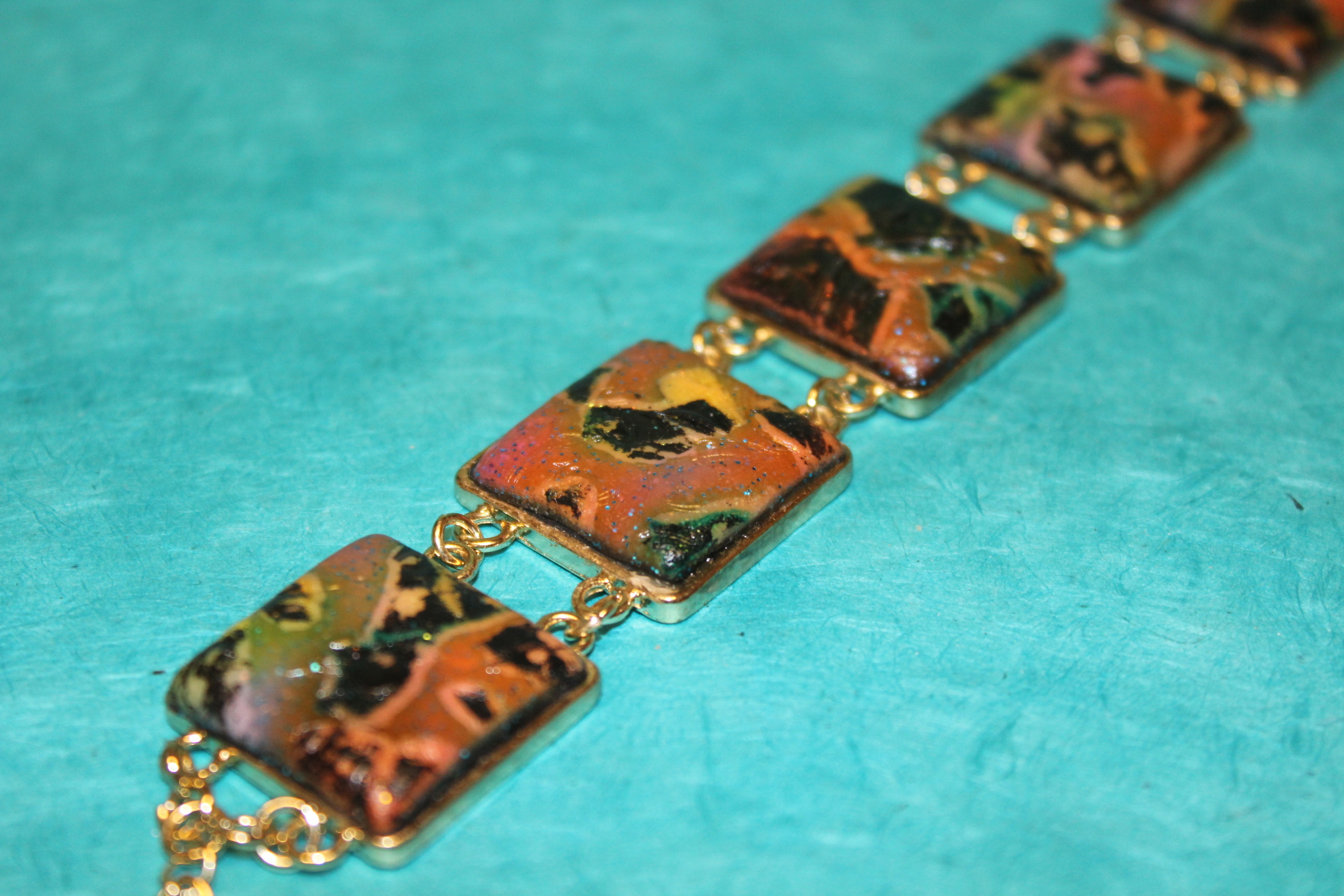 Bracelets-Cabochons-Carres-Acier-Dore-Polymere-Multicolore-6