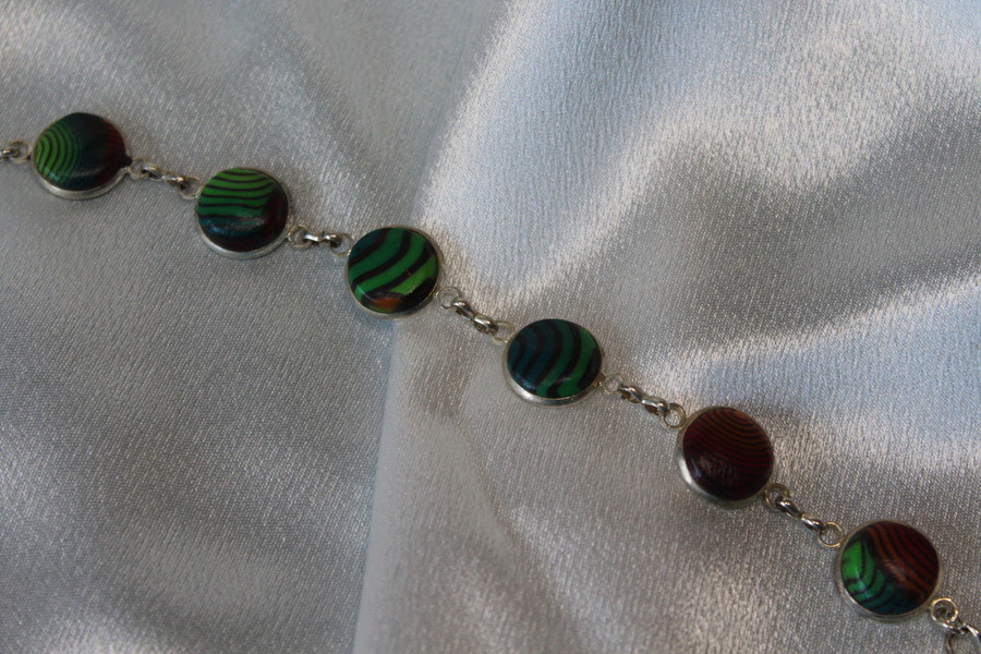 Bracelet-Acier-Argente-Petits-Cabochons-Ronds-Polymere-Multicolores-1