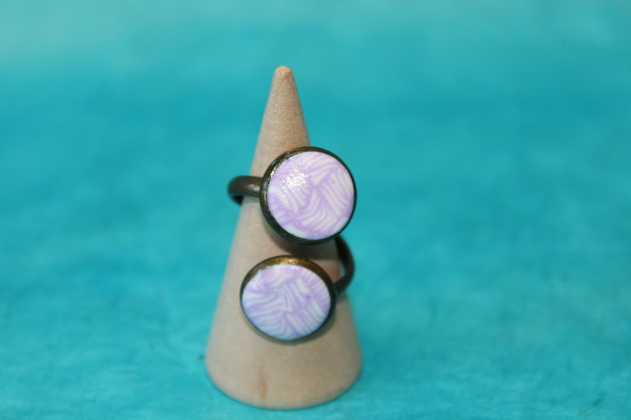 Bague-Acier-Cuivre-Reglable-2 Cabochon-Polymere-Blanc-Parme (3)