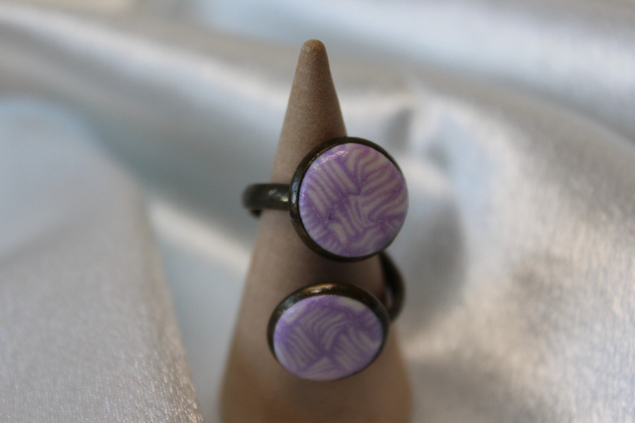 Bague-Acier-Cuivre-Reglable-2 Cabochon-Polymere-Blanc-Parme-1