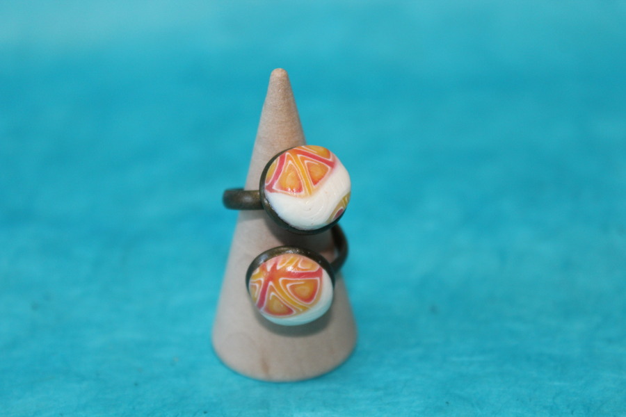 Bague-Acier-Cuivre-Reglable-2 Cabochons-Polymere-Orange-Blanc (3)