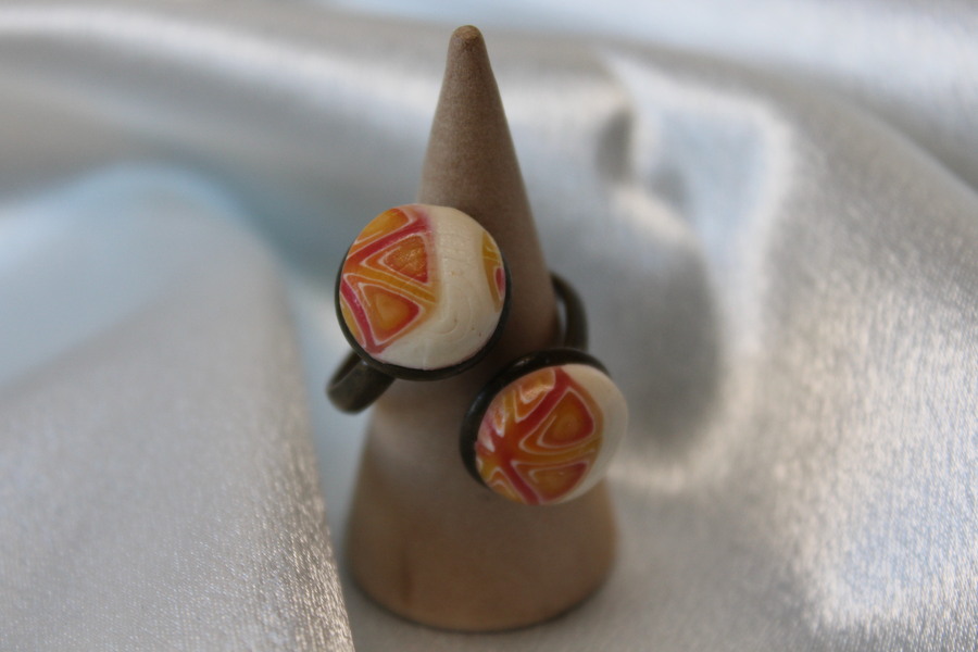 Bague-Acier-Cuivre-Reglable-2 Cabochons-Polymere-Orange-Blanc-1