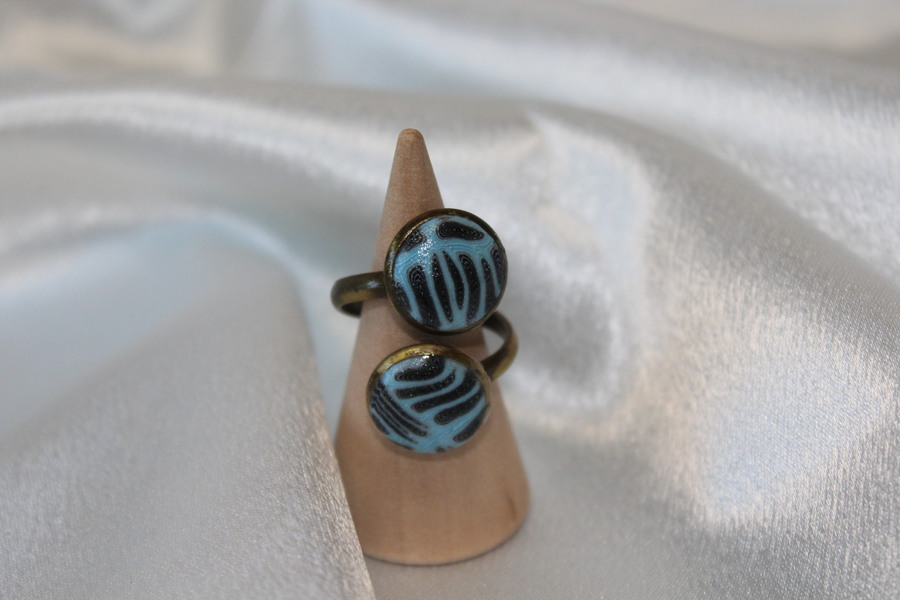 Bague-Acier-Cuivre-Reglable-2 Cabochons-Polymere-Bleu-Noir