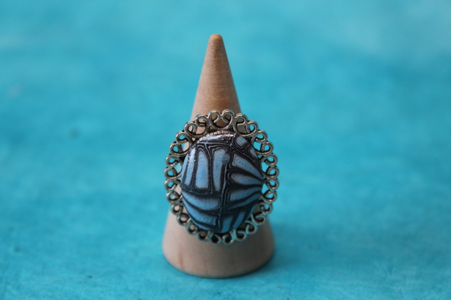 Bague-Reglable-Acier-Polymere-Raye-Bleu-Noir