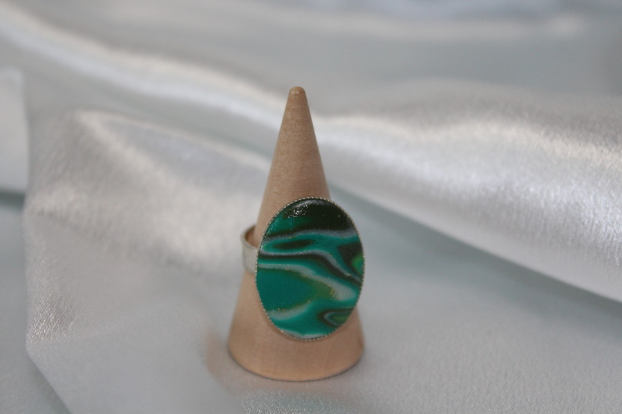 Bague-Reglable-Acier-Ovale-Polymere-Multicolore