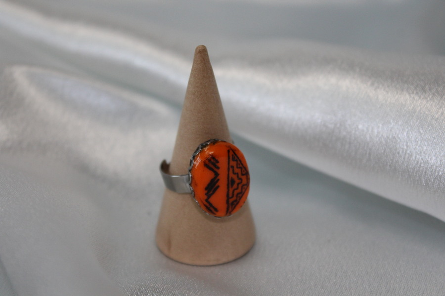 Bague-Acier-Reglable-Polymere-Orange-Motif-Noir (2)
