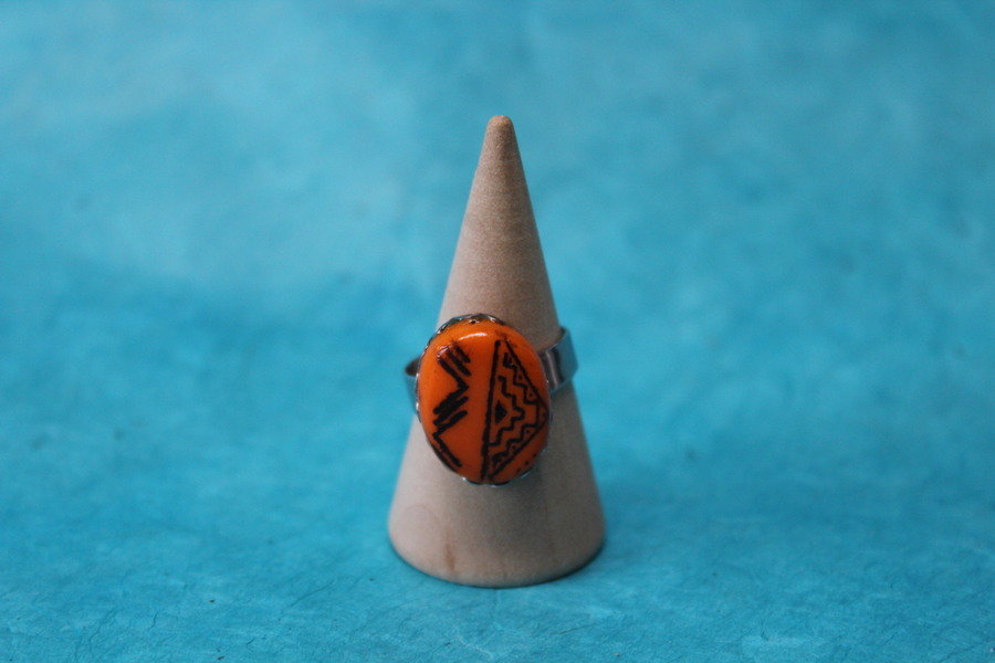 Bague-Acier-Reglable-Polymere-Orange-Motif-Noir (3)