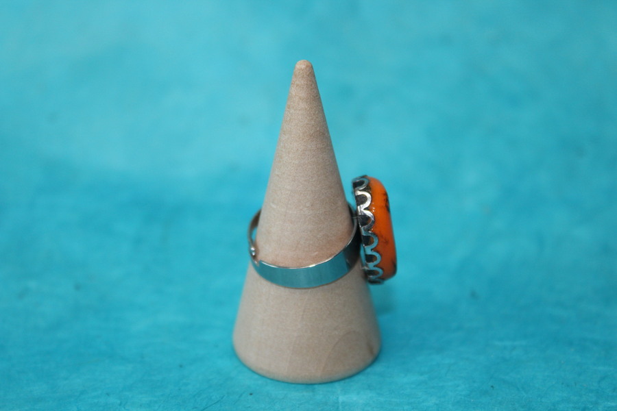 Bague-Acier-Reglable-Polymere-Orange-Motif-Noir (5)