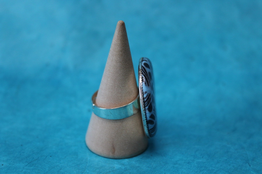 Bague-Reglable-Acier-Cabochon-Rond-Polymere-Noir-Bleu (6)