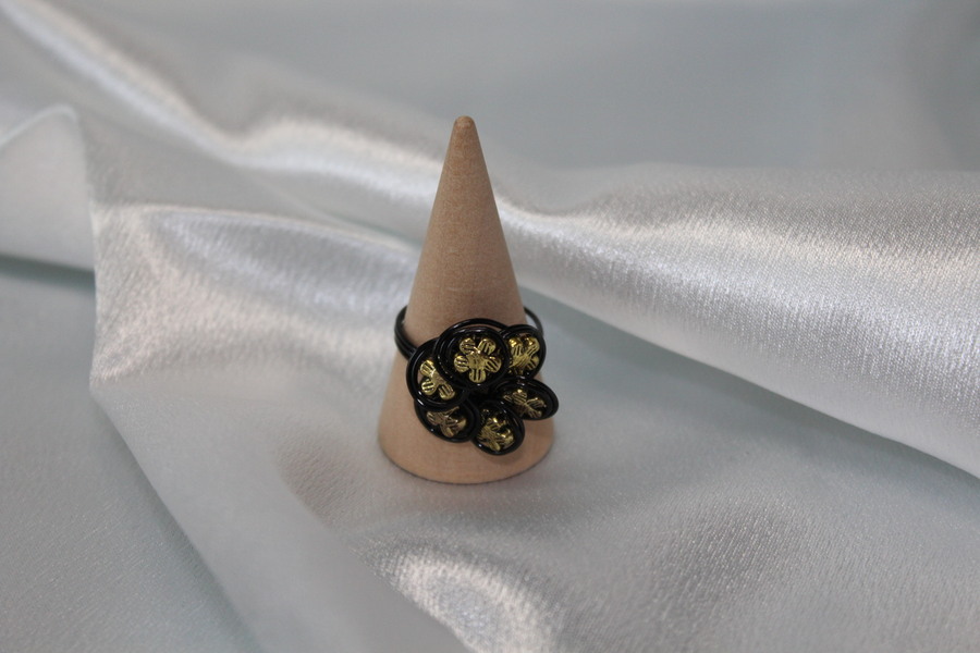 Bague-Fil-Alu-Noir-Perles-Acier-Dore