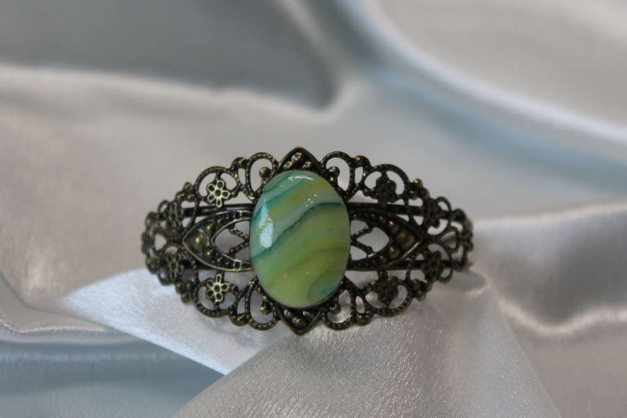 Bracelet-Reglable-Acier-Bronze-Cabochon-Plymere-Verts