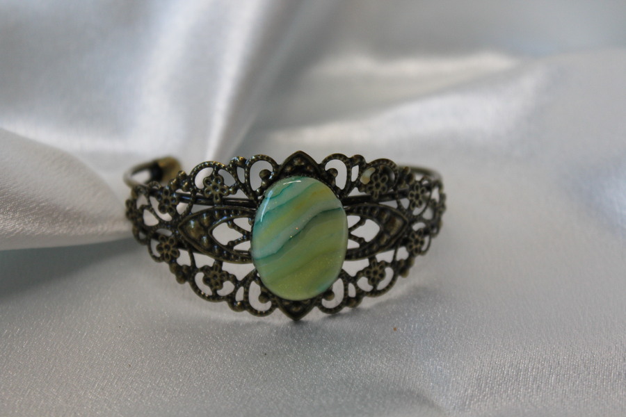Bracelet-Reglable-Acier-Bronze-Cabochon-Plymere-Verts-4