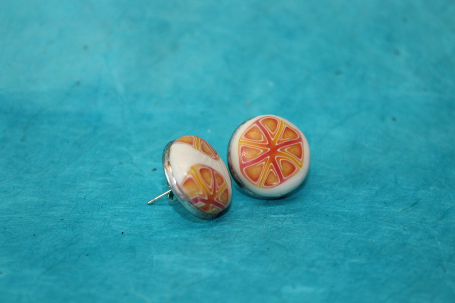 Boucle-Oreille-Acier-Argente-Clou-Oreille-Polymere-Orange-Blanc-4
