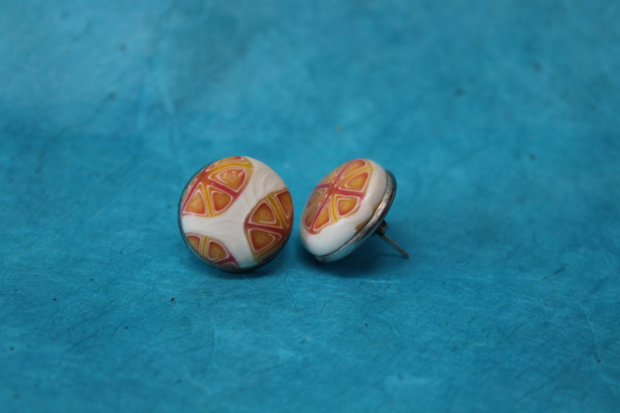 Boucle-Oreille-Acier-Argente-Clou-Oreille-Polymere-Orange-Blanc-3