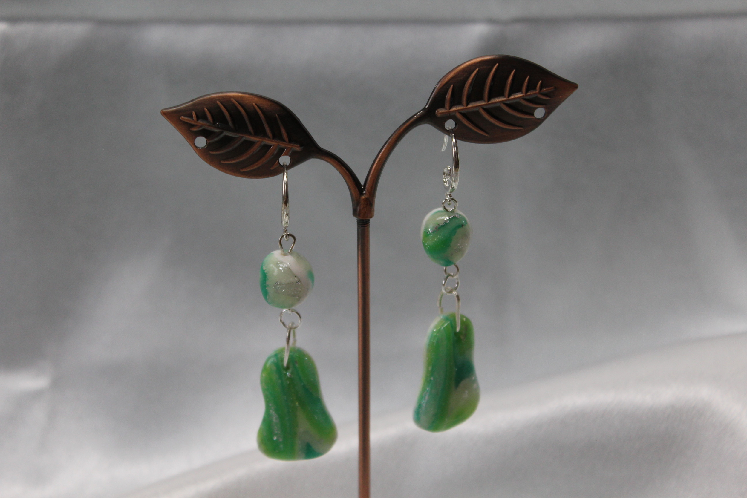 Boucle-Oreille-Pendente-Marbrures-Verte-Blanche (3)
