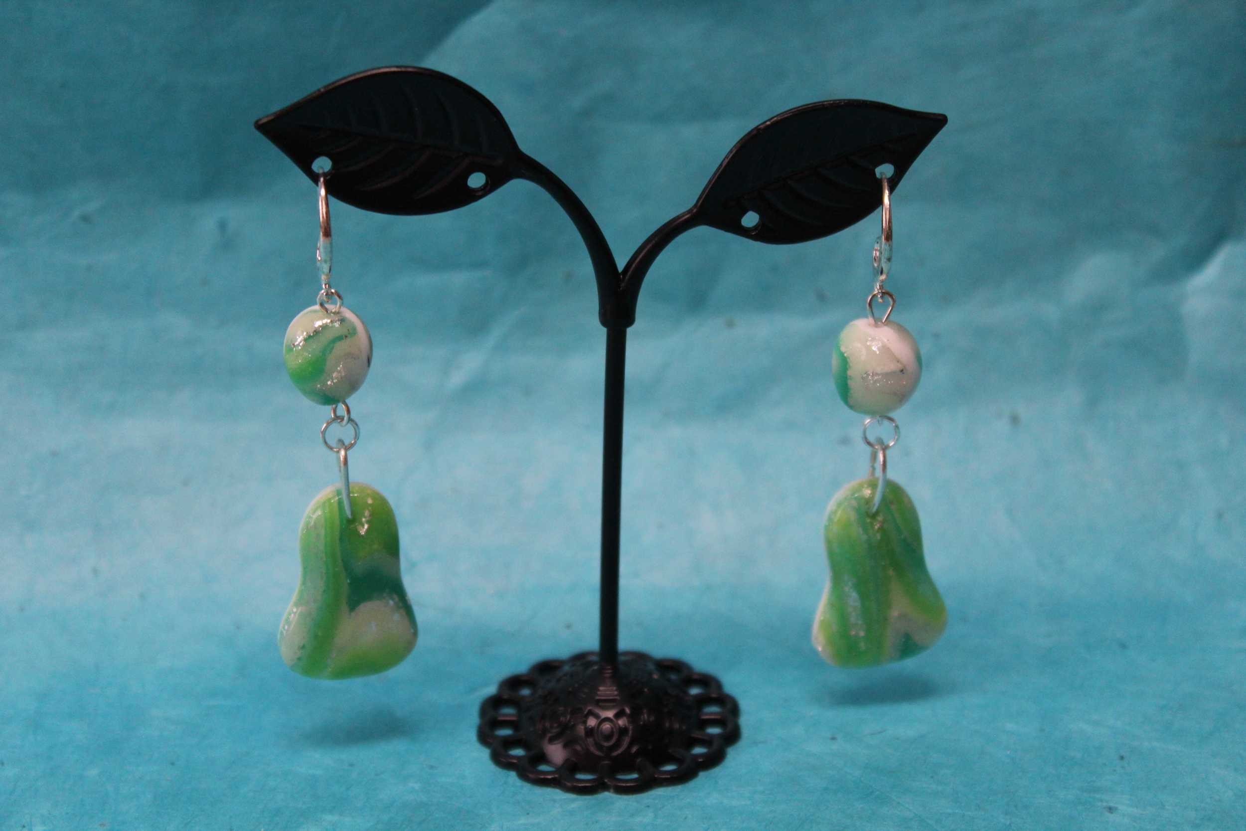 Boucle-Oreille-Pendente-Marbrures-Verte-Blanche (2)