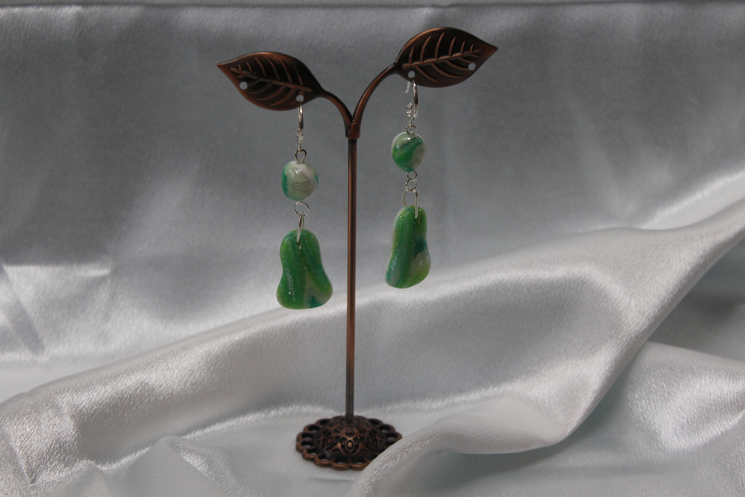 Boucle-Oreille-Pendente-Marbrures-Verte-Blanche (4)