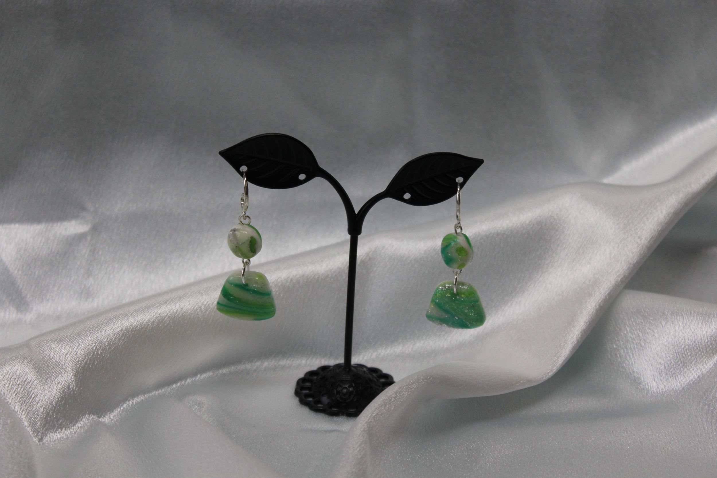Boucle-Oreille-Polymere-Pendente-Marbrure-Blanche-Verte (4)