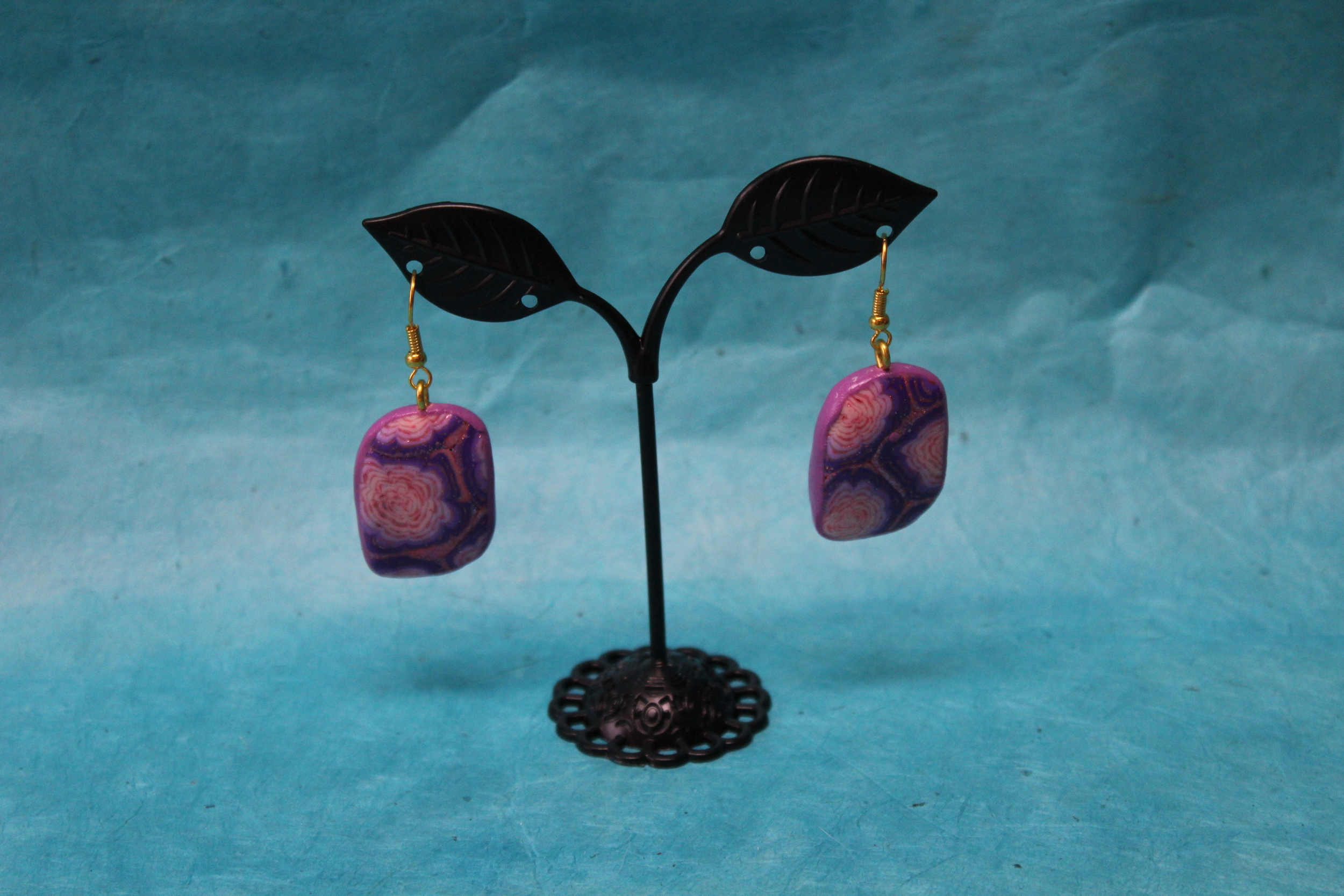 Boucle-Oreille-Polymere-Fleurs-Rose-Violette