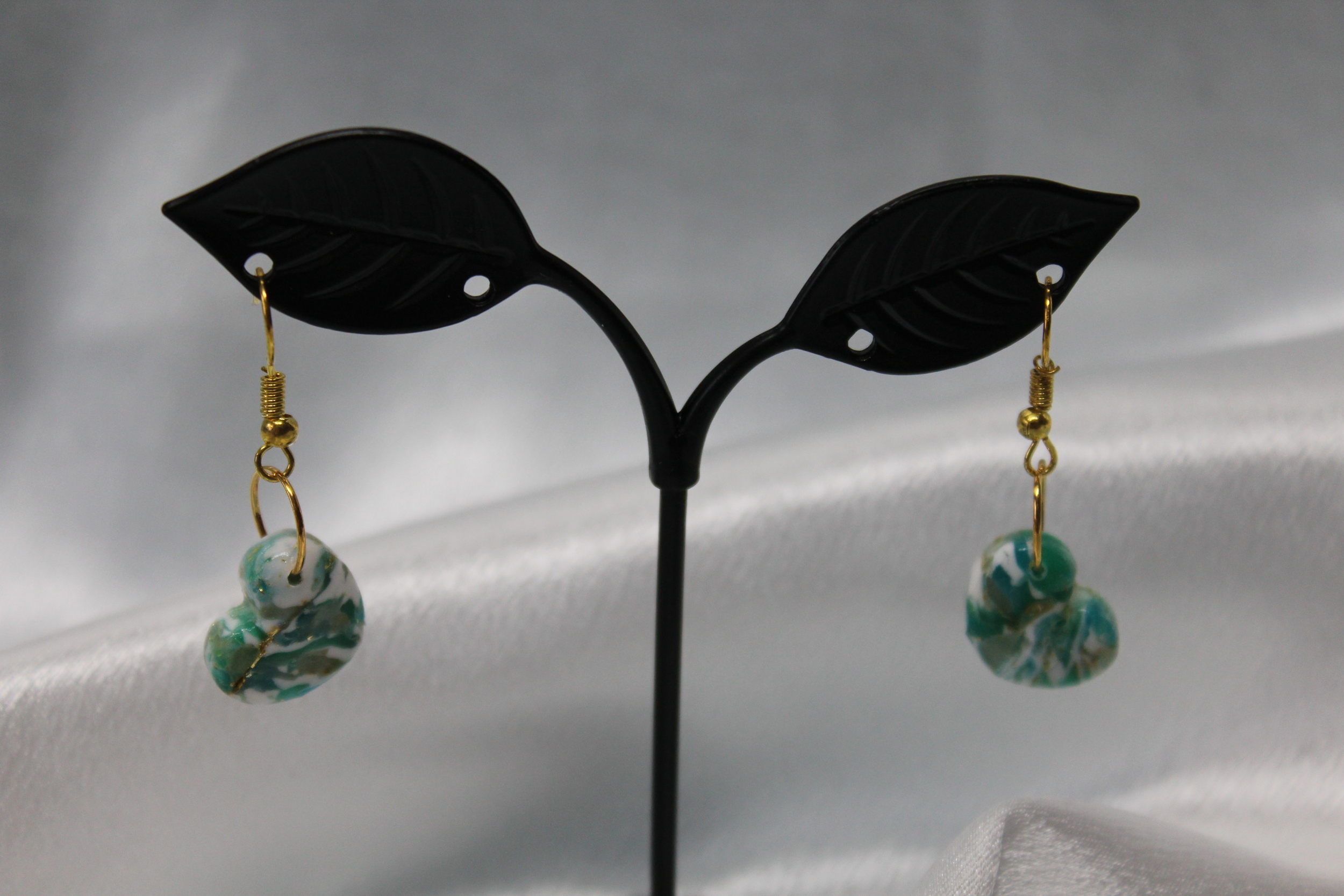 Boucle-Oreille-Coeur-Polymere-Marbrure-Blanche-Verte (2)