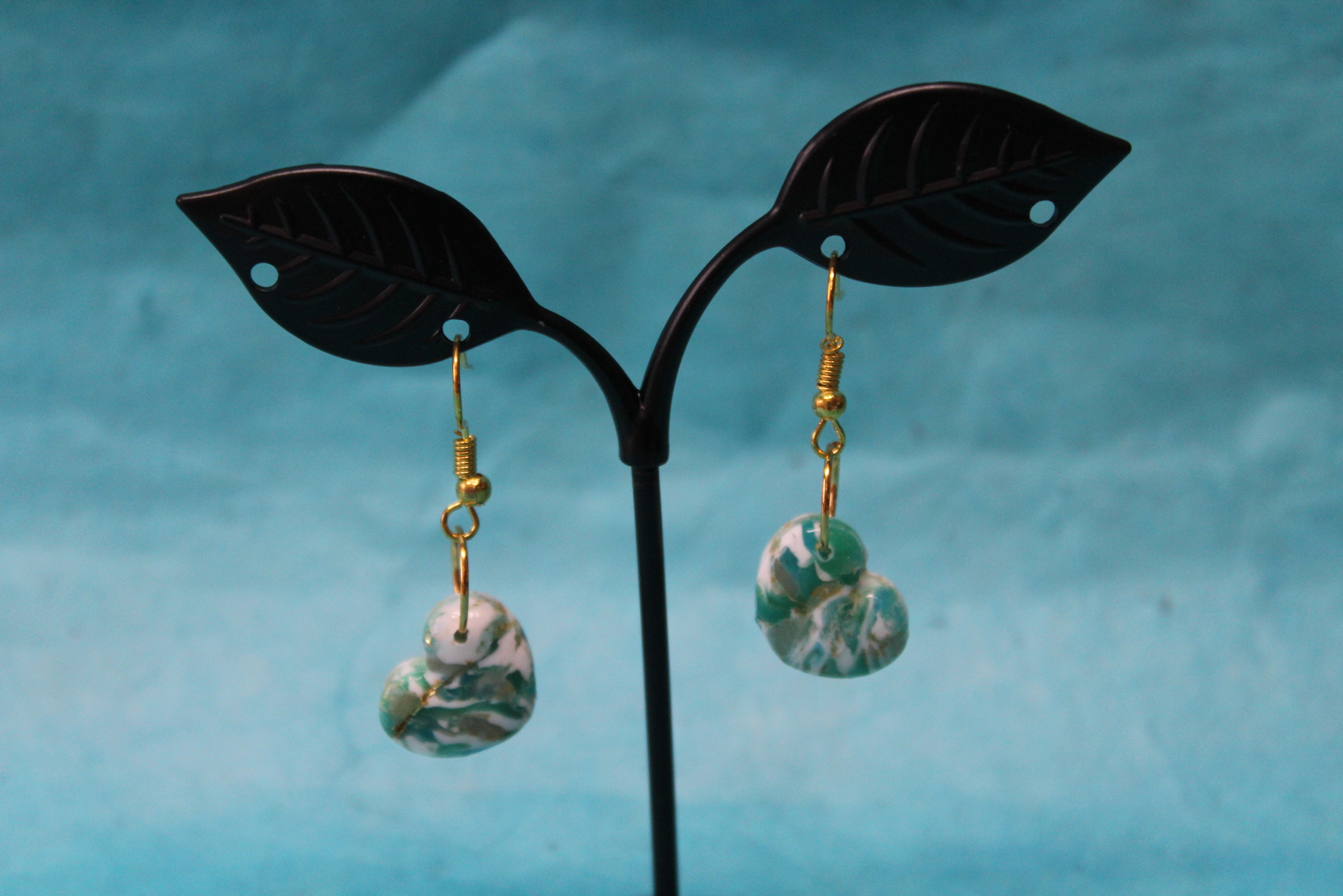 Boucle-Oreille-Coeur-Polymere-Marbrure-Blanche-Verte (5)