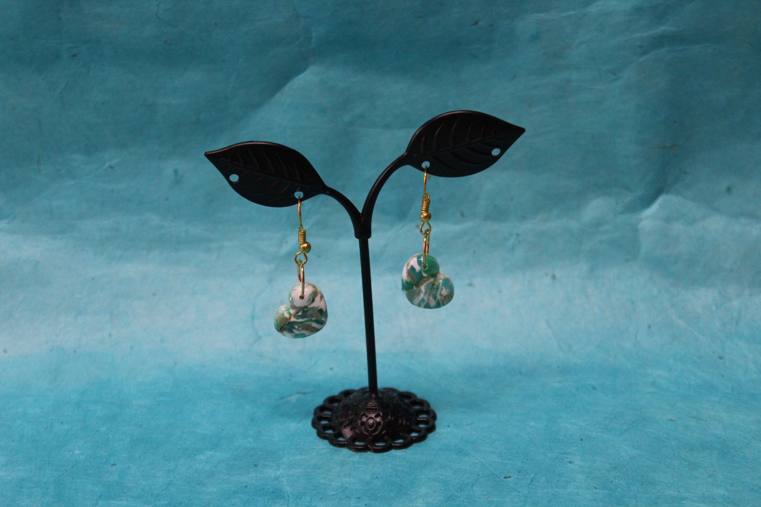 Boucle-Oreille-Coeur-Polymere-Marbrure-Blanche-Verte (3)