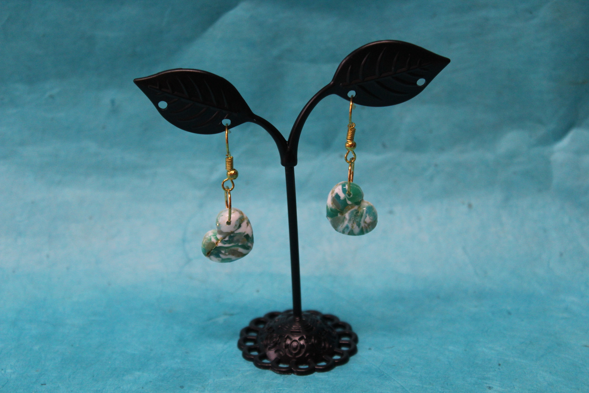 Boucle-Oreille-Coeur-Polymere-Marbrure-Blanche-Verte (4)