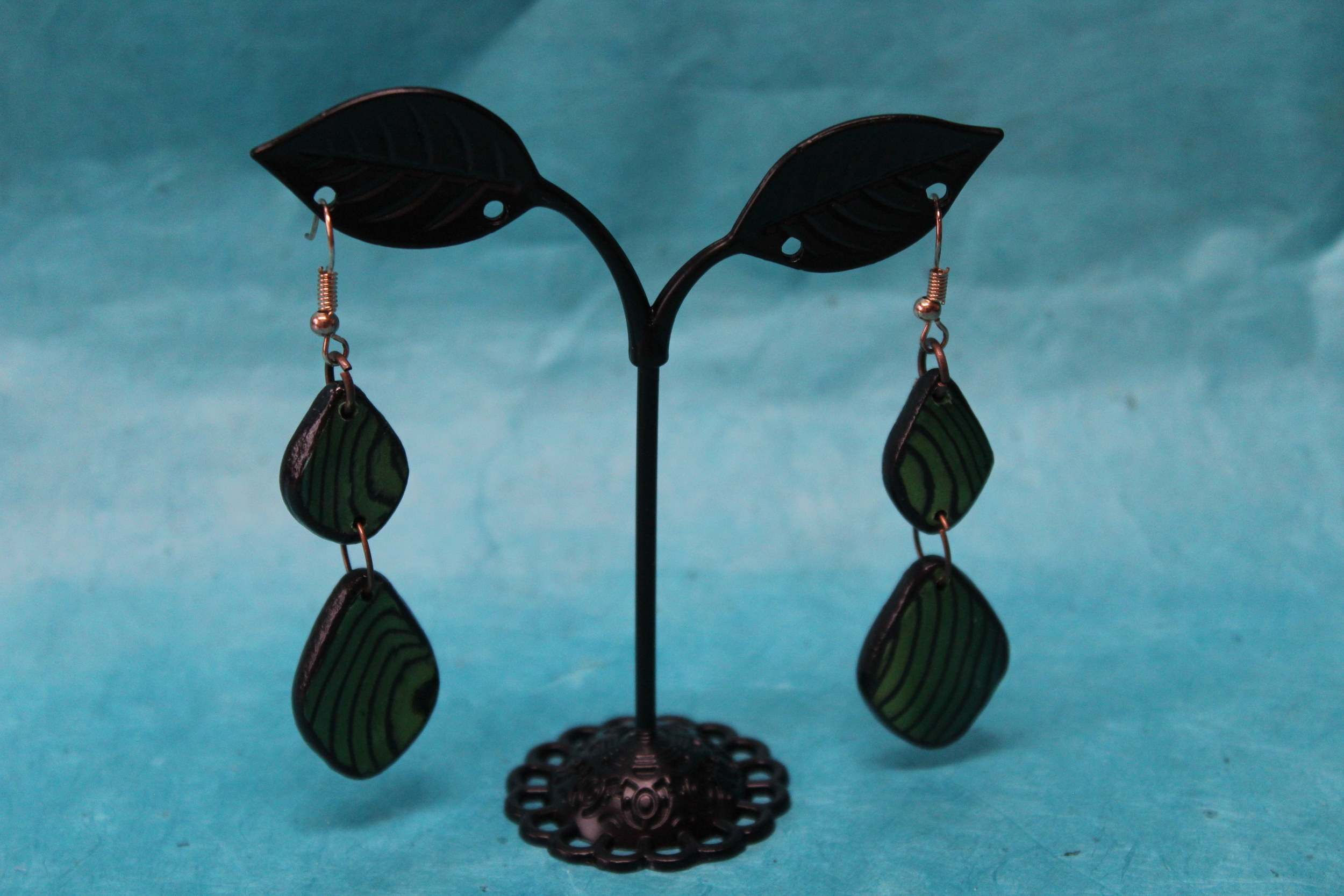 Boucle-Oreille-Pendente-Polymere-Marbrure-Verte-Noir (4)