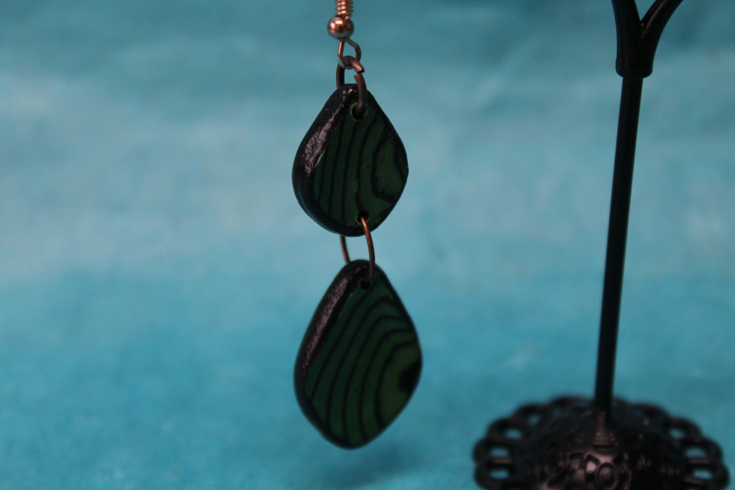 Boucle-Oreille-Pendente-Polymere-Marbrure-Verte-Noir (6)