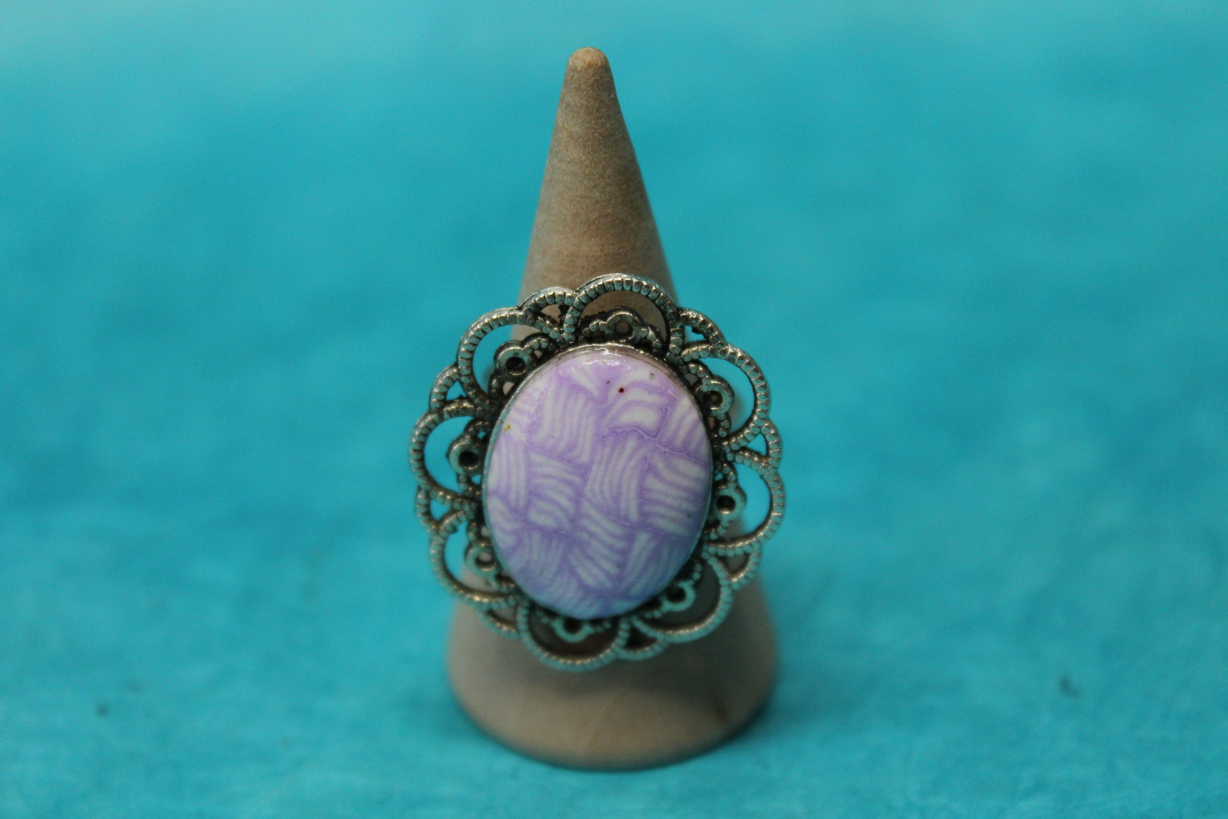 Bague-Support-Fleur-Acier-Polymere-Blanche-Violette (5)